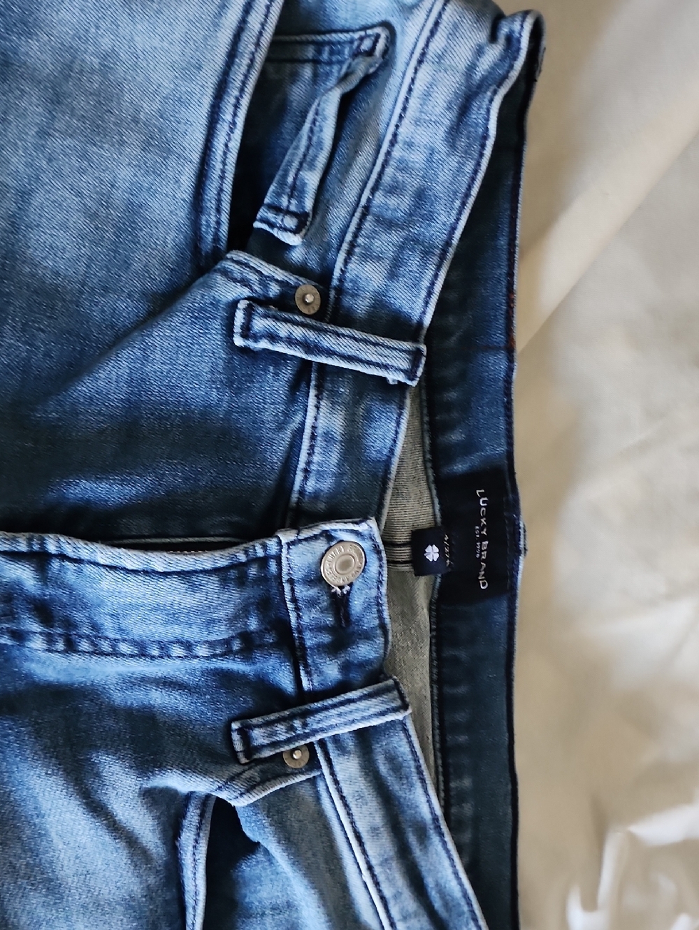 Lucky Brand High-Rise Light Wash Blue Jeans